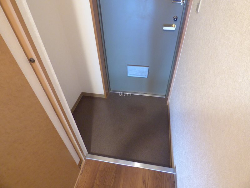 玄関　違うお部屋の写真です