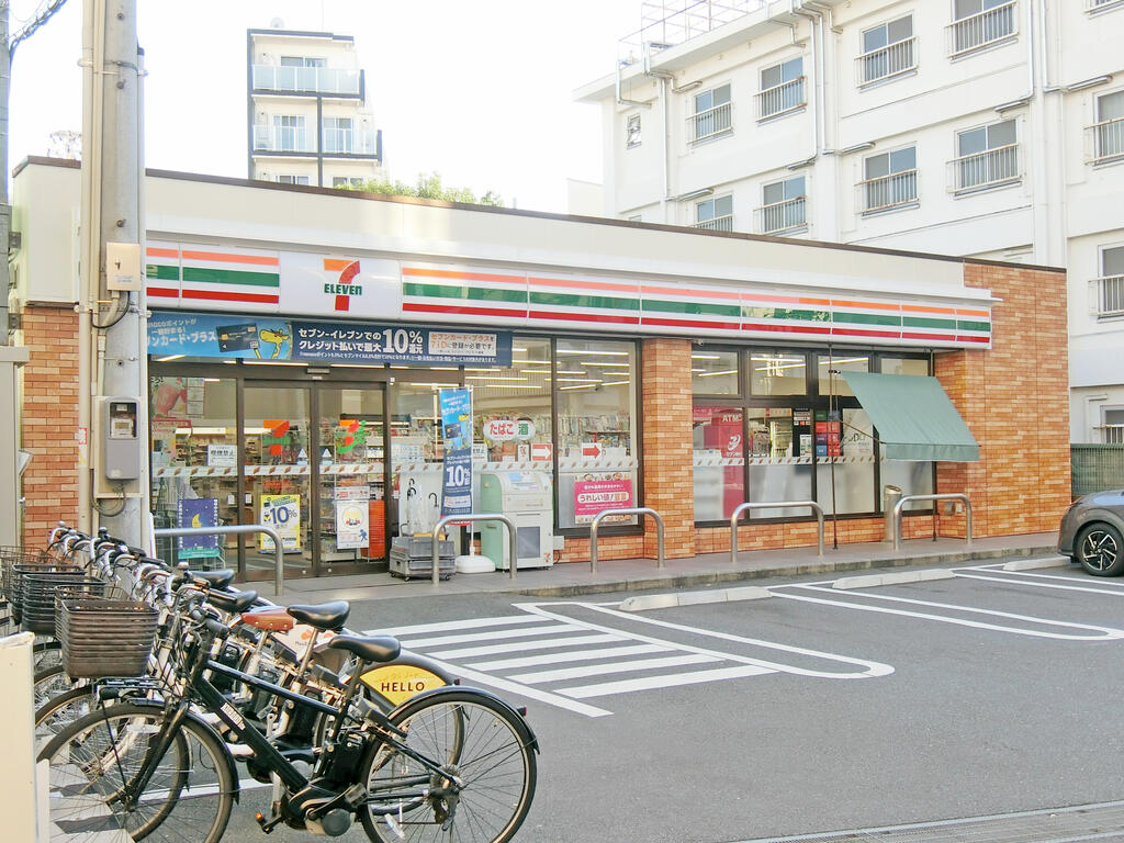 コンビニ　セブンイレブン世田谷若林4丁目店（コンビニ）まで158m