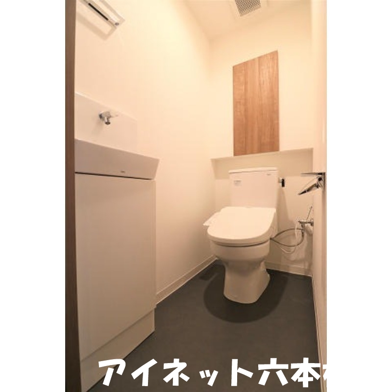 トイレ　清潔感のある空間です。