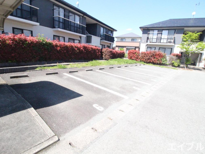 駐車場　敷地内に駐車場がございます