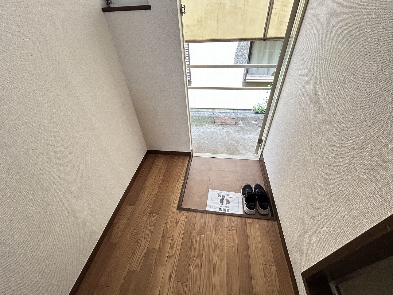 玄関　※別部屋参考写真