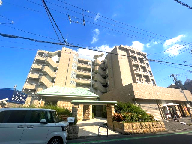 建物外観　同物件他部屋のお写真です。 間取り図を参照してください。