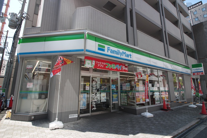 コンビニ　ファミリーマート（コンビニ）まで21m