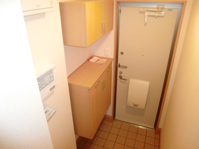 玄関　※同建物の類似写真となります。