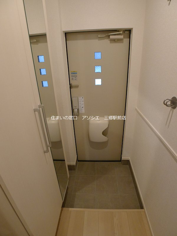 玄関　※写真は同型タイプイメージになります。
