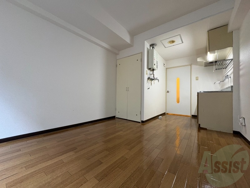 その他部屋・スペース　寝室はこちらです。光が差し込む、温かみのあるお部屋です。