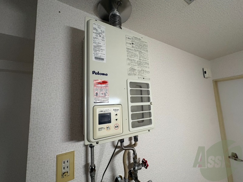 その他設備　給湯器は簡単操作で温度調整ができますよ。