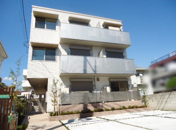 建物外観　鉄骨造りの外観♪