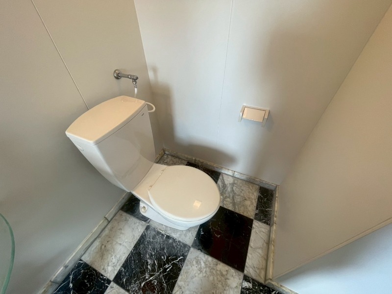 トイレ　こちらはトイレです。清潔感があり、安心して使用できます。