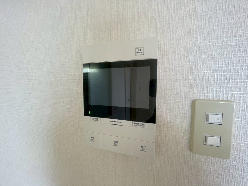 セキュリティ　ＴＶモニター付インターホンです。来客者の顔が見えるので安心！