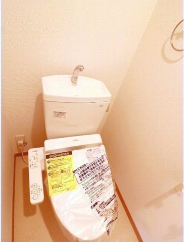 トイレ　嬉しい温水洗浄便座付き♪