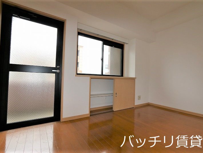 バルコニー　別号室タイプの為、現状を優先致します。