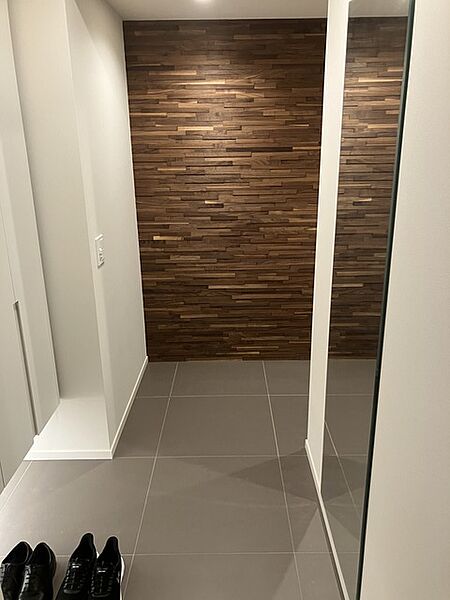 玄関　※別部屋の参考写真です。