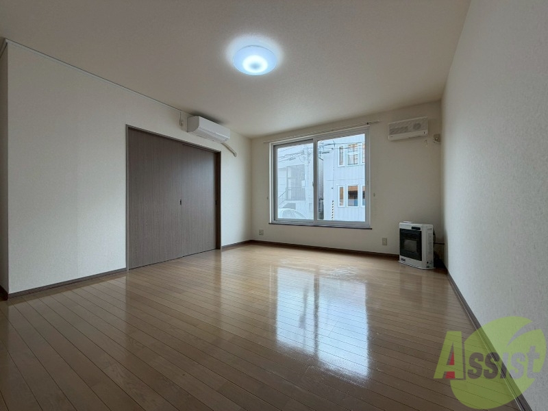居室・リビング　広くてキレイなお部屋が広がっていて、充実した生活が送れそう。