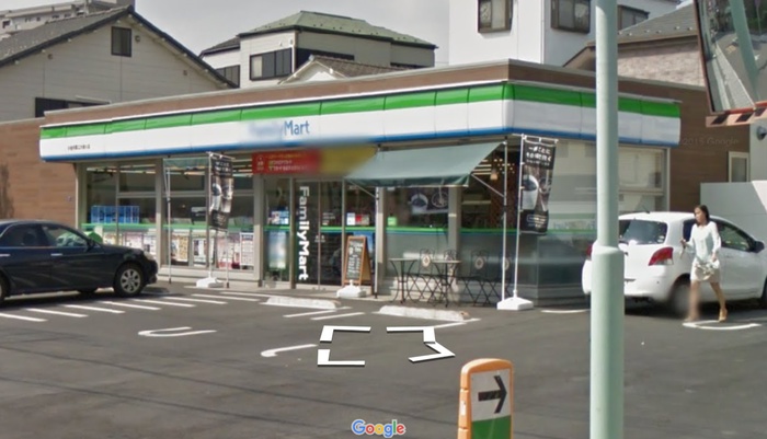 コンビニ　ファミリーマート（コンビニ）まで462m