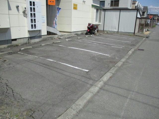 駐車場　駐車場