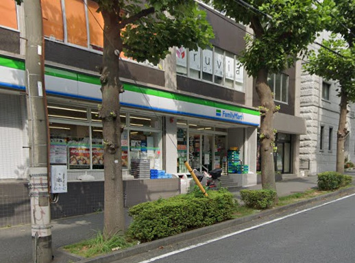 コンビニ　ファミリーマート（コンビニ）まで436m