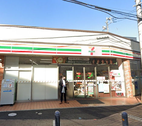 コンビニ　セブンイレブン（コンビニ）まで817m