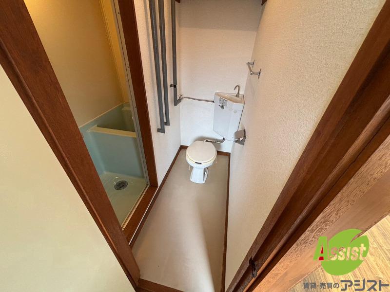 トイレ　こちらはトイレです。清潔感があり、安心して使用できます。