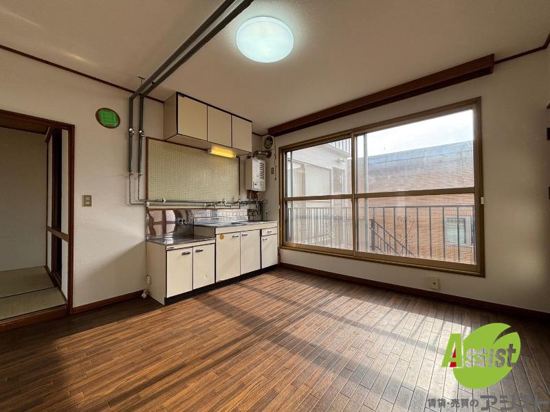 居室・リビング　広くてキレイなお部屋が広がっていて、充実した生活が送れそう。