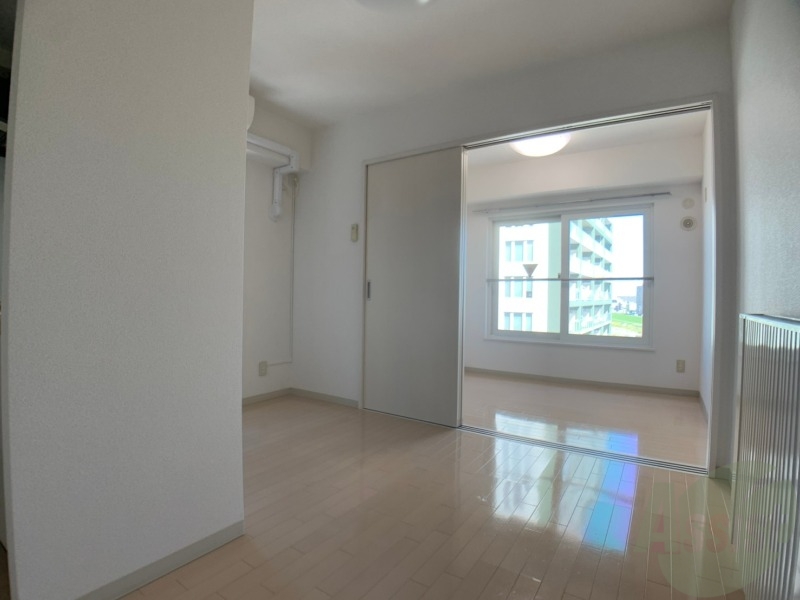 居室・リビング　広くてキレイなお部屋が広がっていて、充実した生活が送れそう。