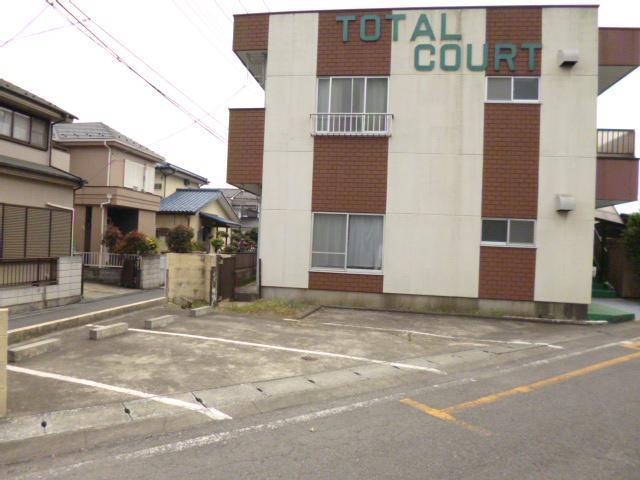 建物外観　駐車場