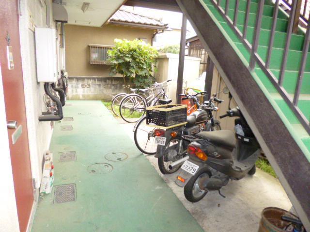 建物外観　共有廊下