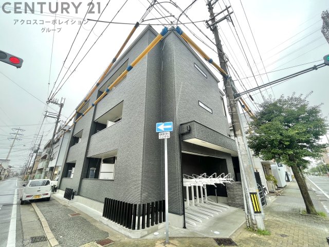 建物外観　オートロック・防犯カメラ付きで安心です！