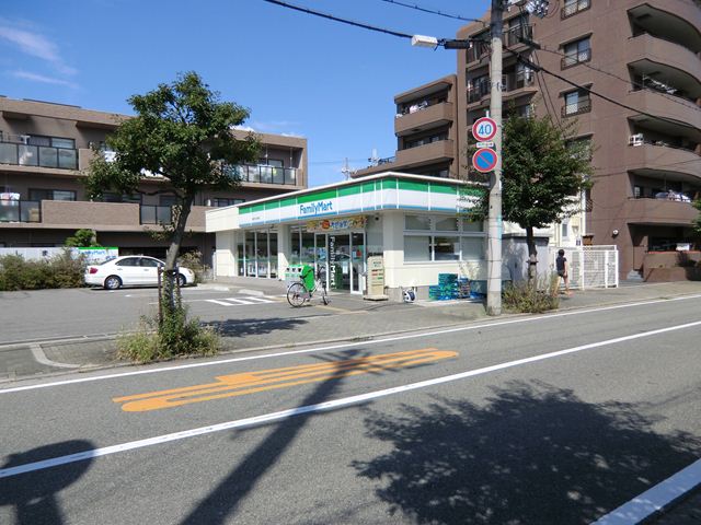 コンビニ　ファミリーマート　尼崎大庄中通店（コンビニ）まで212m