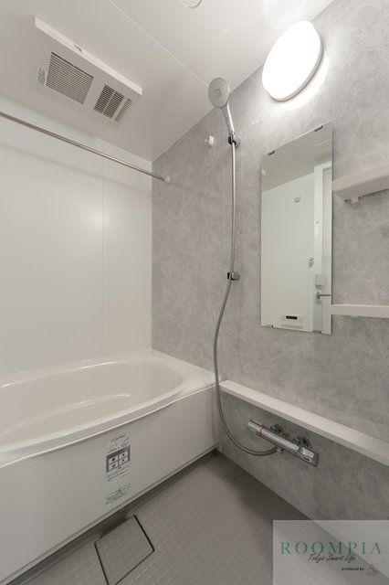 バス・シャワールーム　※同タイプの別のお部屋です。