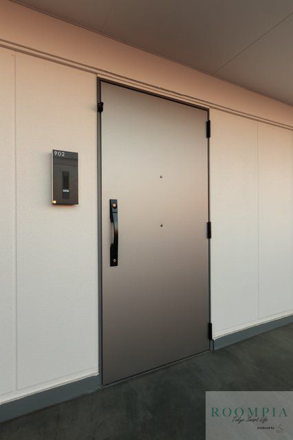 玄関　※同タイプの別のお部屋です。