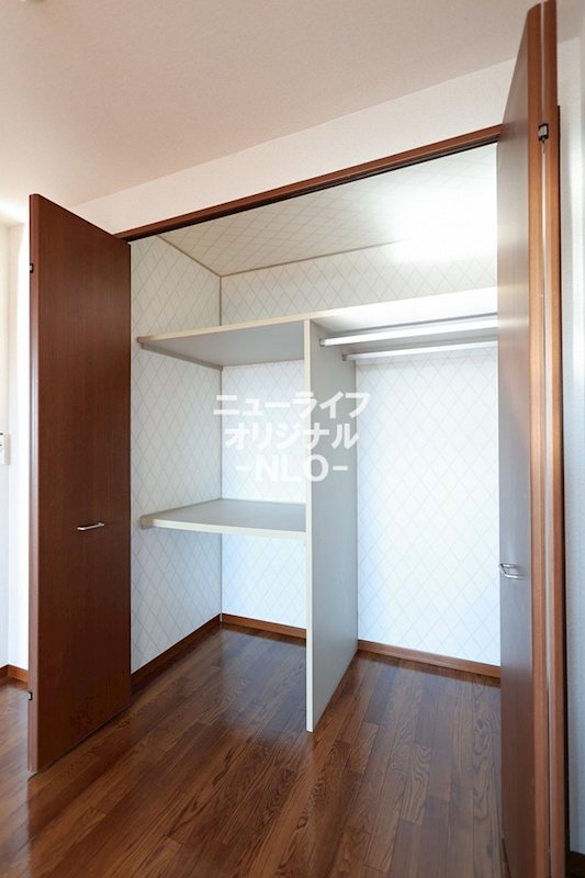 収納　ハンガーパイプや棚が付いているので上手に整理整頓できます☆