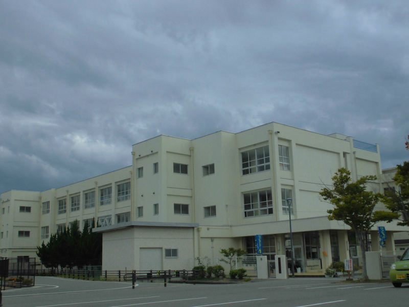 小学校　九会小学校（小学校）まで738m