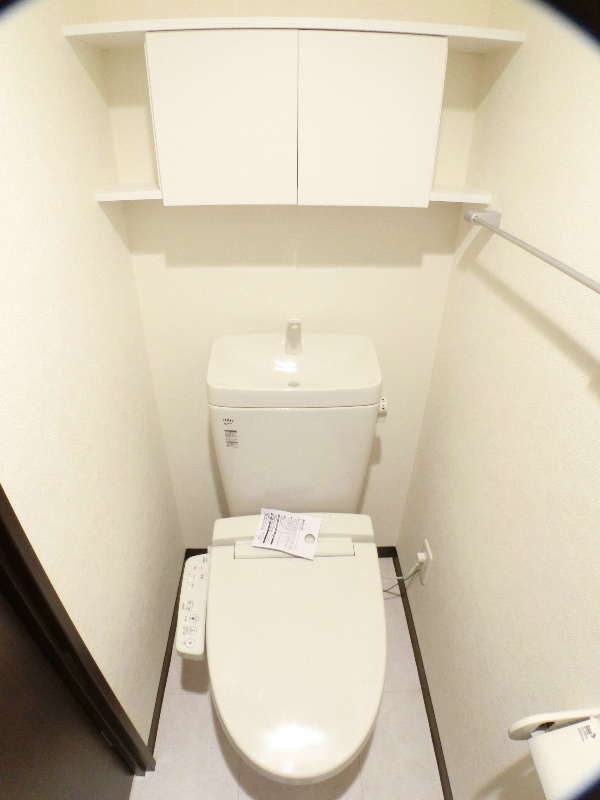 トイレ　温水洗浄便座完備