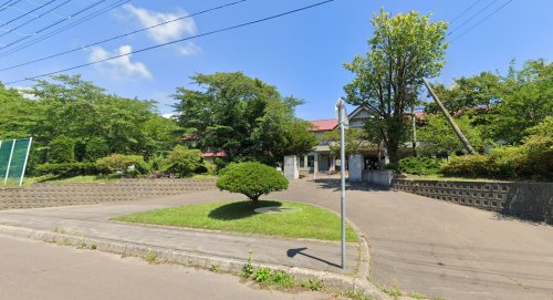 小学校　洞爺湖町立虻田小学校（小学校）まで731m
