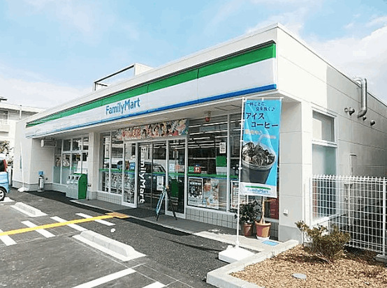 コンビニ　ファミリーマートさいたま太田窪店（コンビニ）まで99m