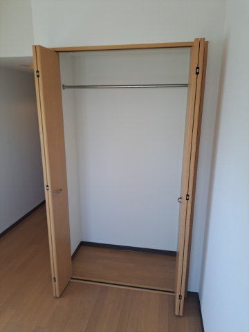 収納　お洋服もたくさんしまえます