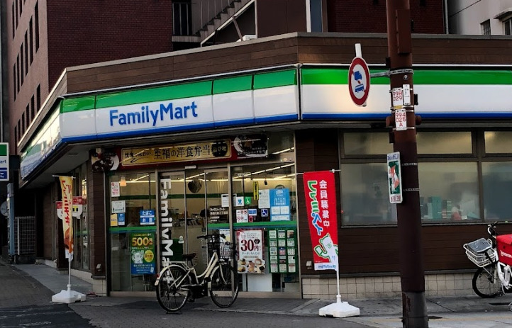 コンビニ　ファミリーマート 浪速元町三丁目店（コンビニ）まで217m