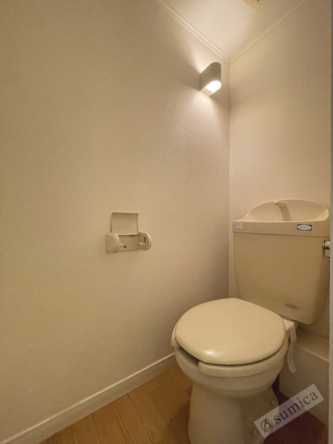 トイレ　この空間なんだか落ち着きます。清潔感のあるトイレです。