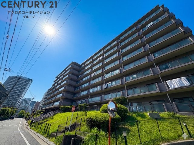 建物外観　防犯カメラ付きで安心！宅配BOX付きで便利！