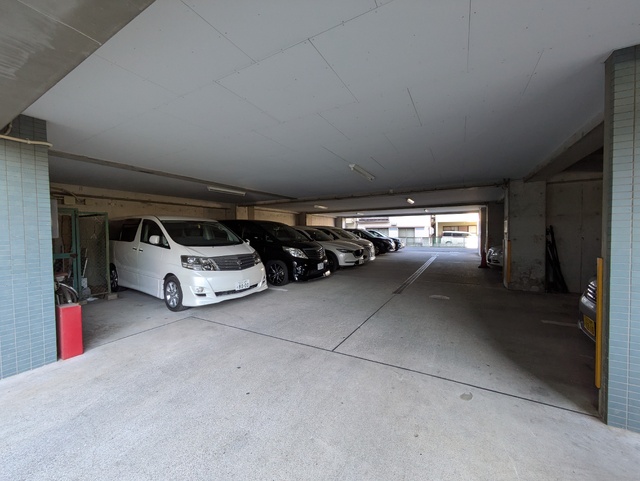 駐車場　★敷地内駐車場★（空き状況・使用料等詳細はご確認下さい）