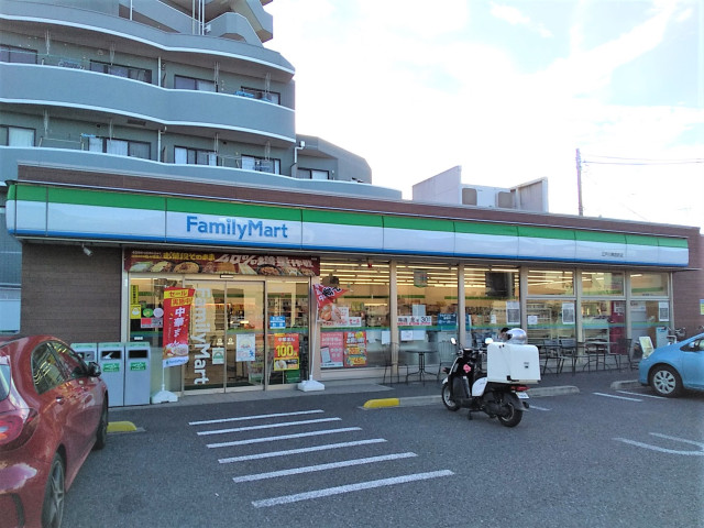 コンビニ　ファミリーマート　江戸川興宮町店（コンビニ）まで110m
