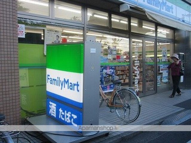 コンビニ　ファミリーマート（コンビニ）まで601m