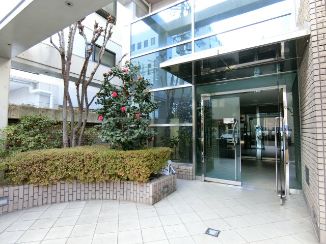 エントランス　詳細は、RISUMO江坂本店までお問合せください♪