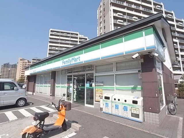 コンビニ　ファミリーマート 新在家南町一丁目店（コンビニ）まで317m