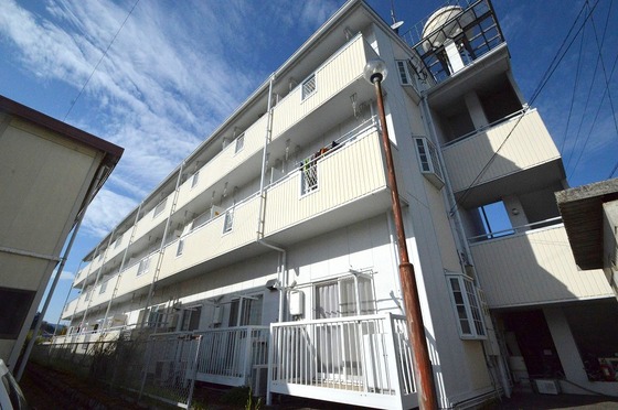 建物外観　工業団地、千代田インターにも行きやすい立地！