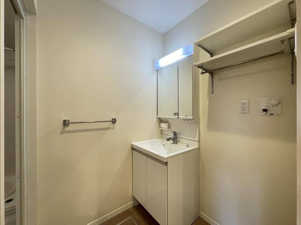 洗面設備　※居住中の為前募集時の又は別号室の写真を使用しております。