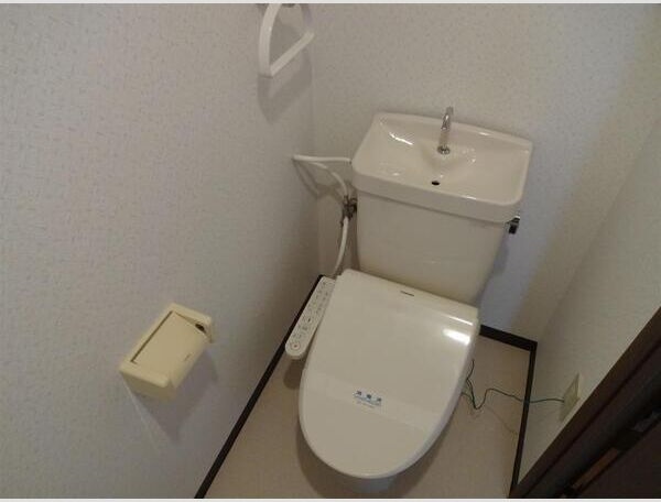 阪急伊丹線 新伊丹駅 徒歩6分 3階建 築28年のトイレ写真
