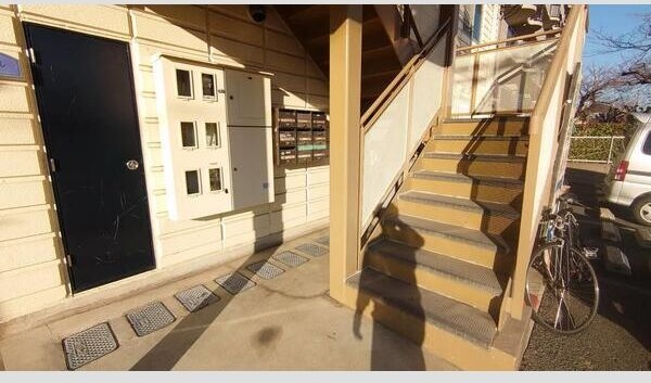 阪急伊丹線 新伊丹駅 徒歩6分 3階建 築28年の玄関写真