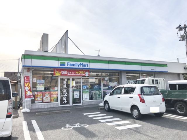 コンビニ　ファミリーマート（コンビニ）まで460m